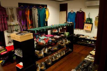 AmaWaterways - AmaLotus - Gift Shop - Photo.jpg